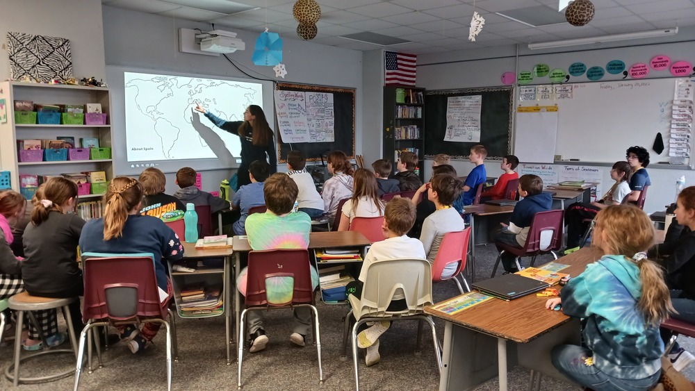 exchange-students-visit-elementary-waco-jr-sr-high-school